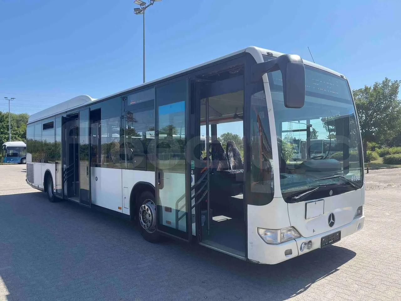 Mercedes-Benz Citaro - 3/4 Front Right Side Doors Open
