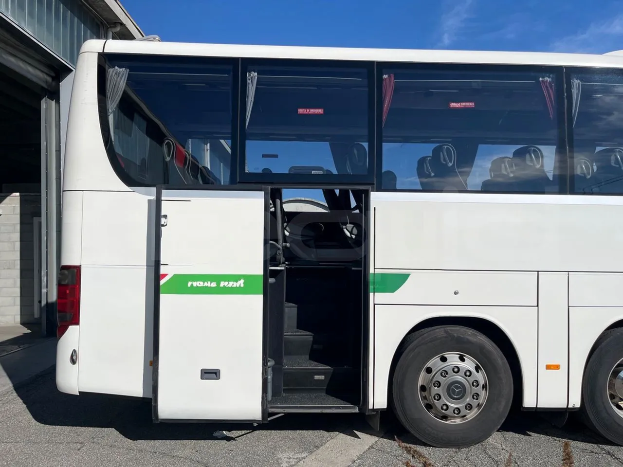 Setra S419 GT-HD/ Euro 5 - 350 Kw - 14.960 Mt - front door 3 open