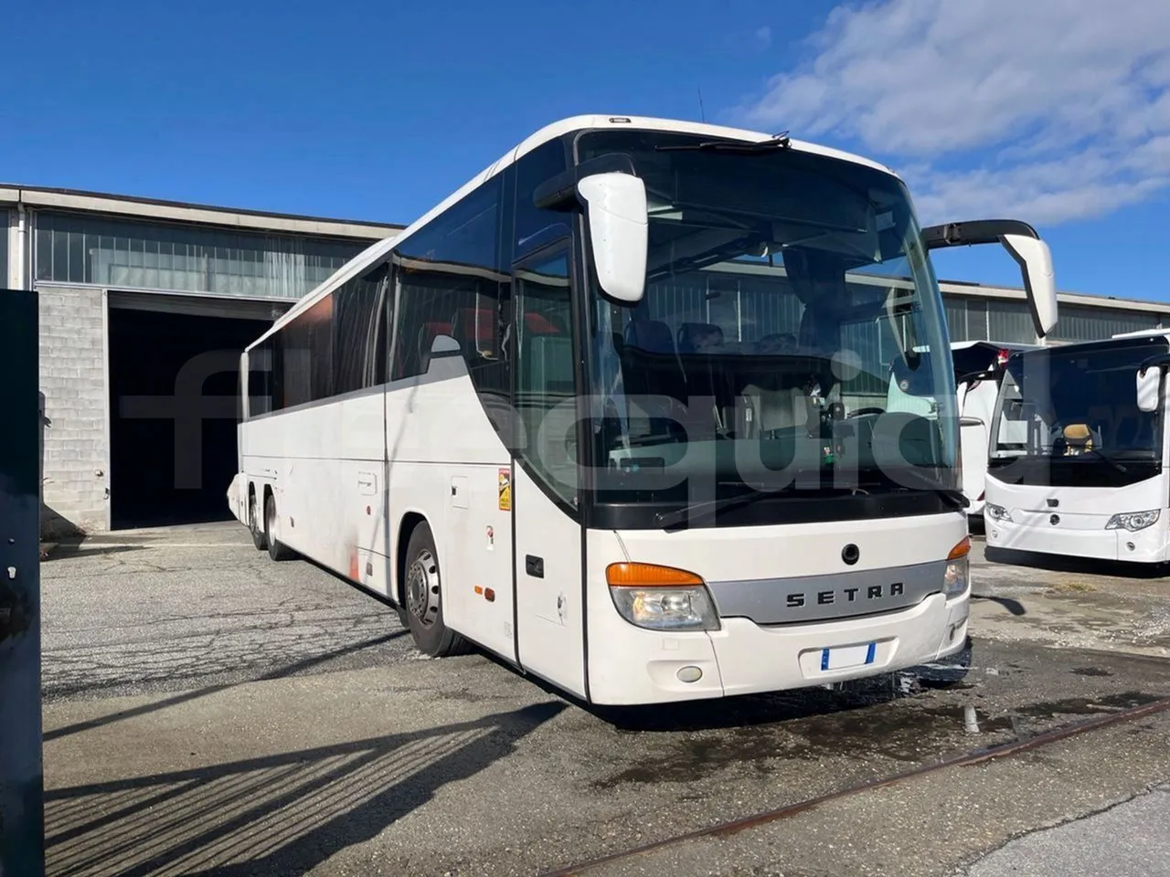 Setra S419 GT-HD/ Euro 5 - 350 Kw - 14.960 Mt - 3/4 front right doors