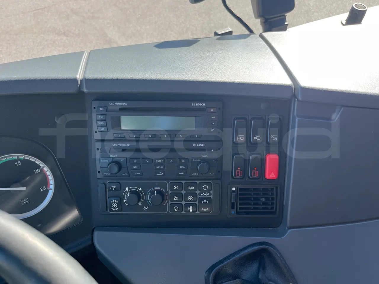 Setra S419 GT-HD/ Euro 5 - 350 Kw - 14.960 Mt - radio accessories photo