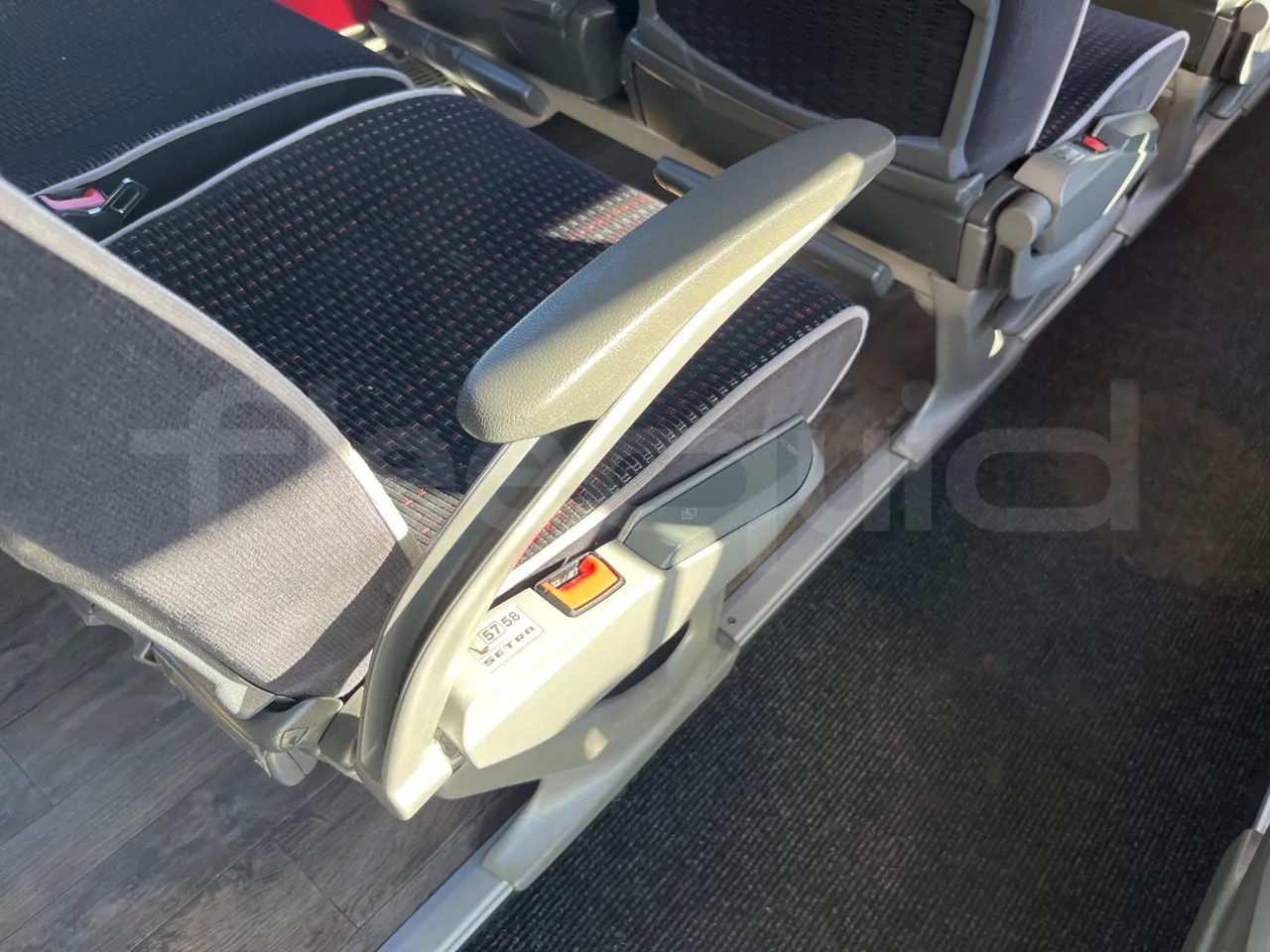 Setra S419 GT-HD/ Euro 5 - 350 Kw - 14.960 Mt - armrest detail photo