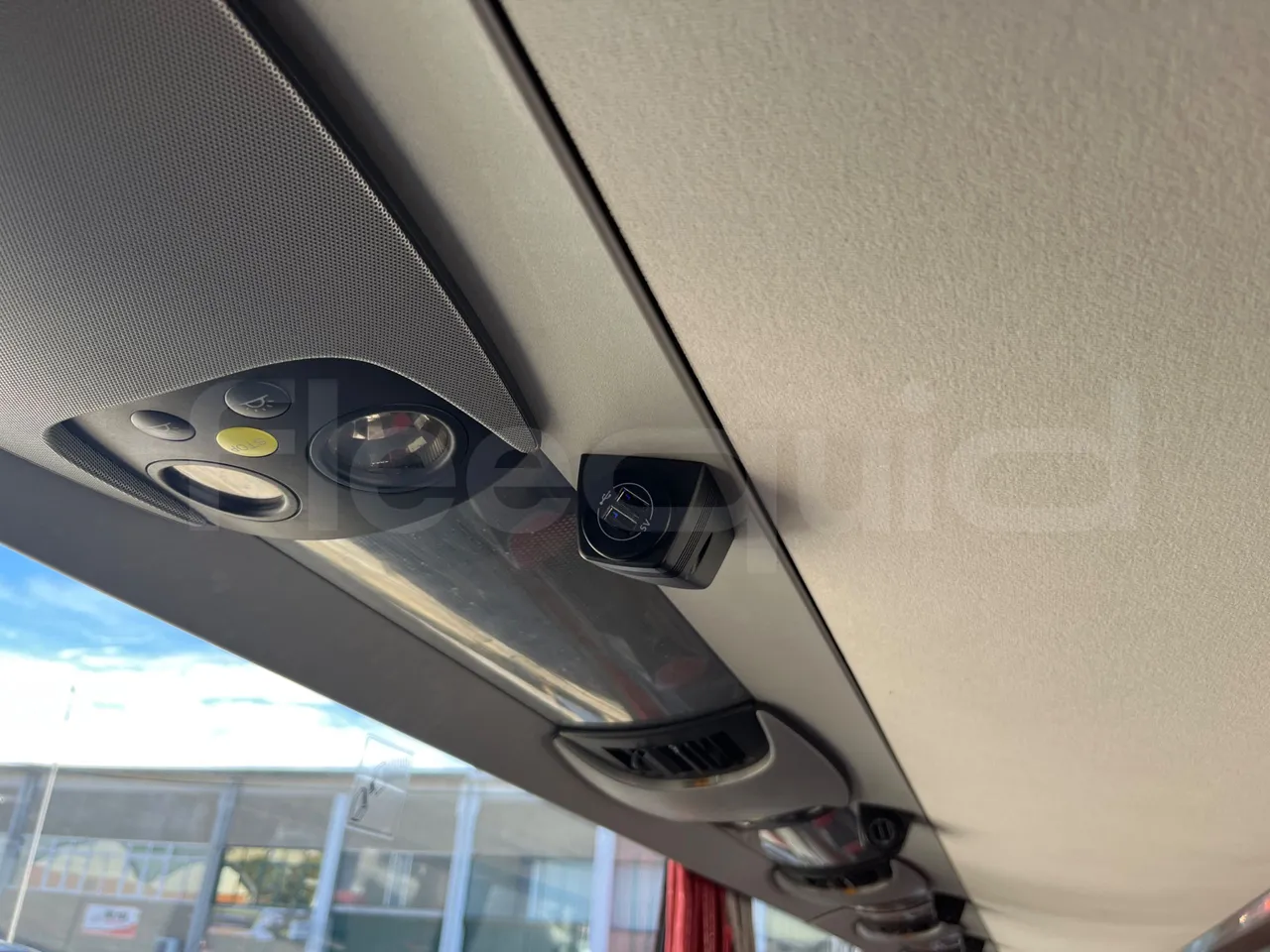 Setra S419 GT-HD/ Euro 5 - 350 Kw - 14.960 Mt - usb charging detail