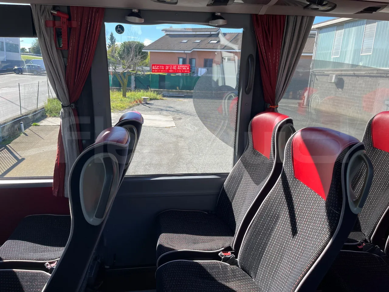 Setra S419 GT-HD/ Euro 5 - 350 Kw - 14.960 Mt - disabled area photo