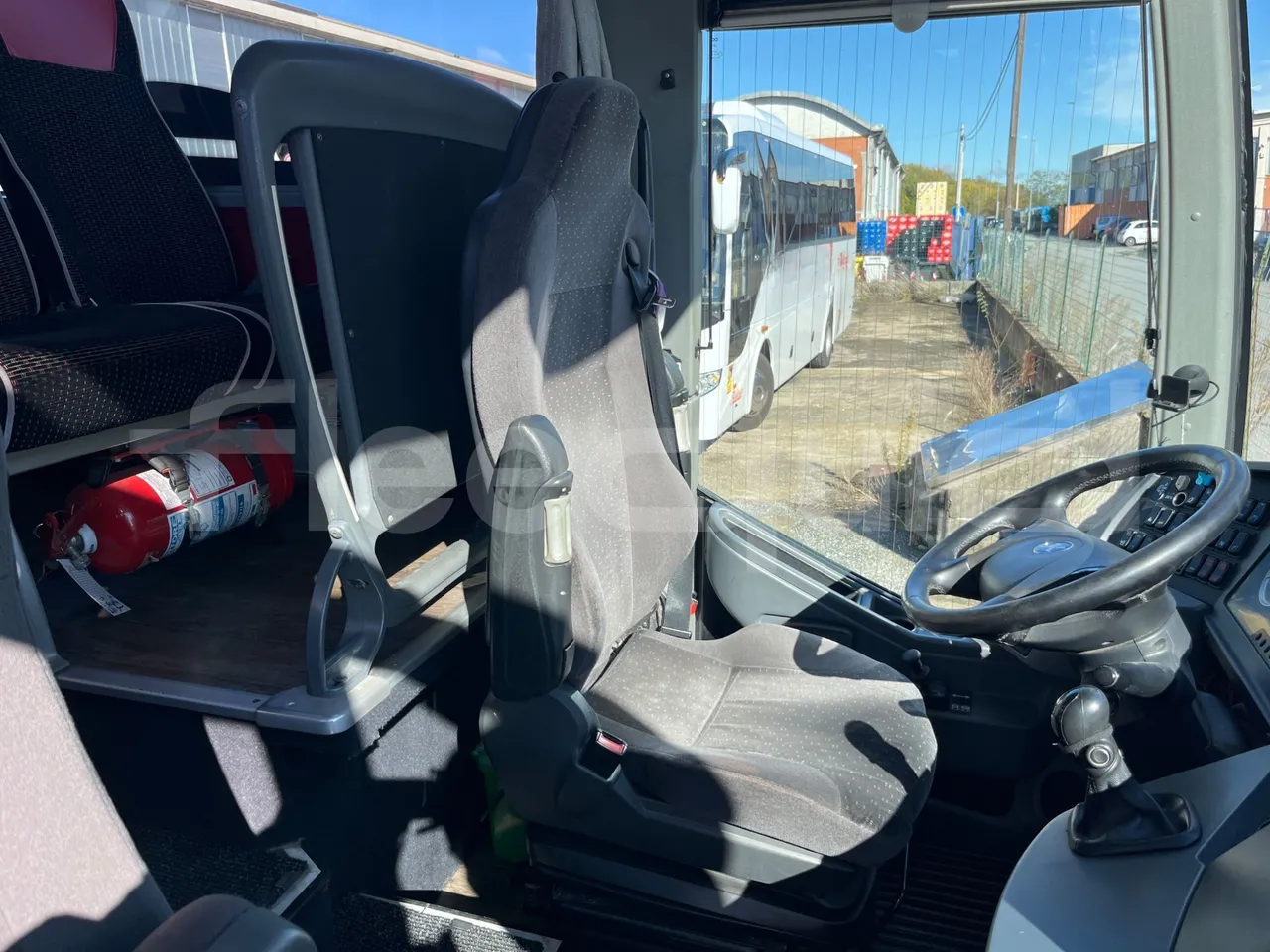 Setra S419 GT-HD/ Euro 5 - 350 Kw - 14.960 Mt - driver's seat photo