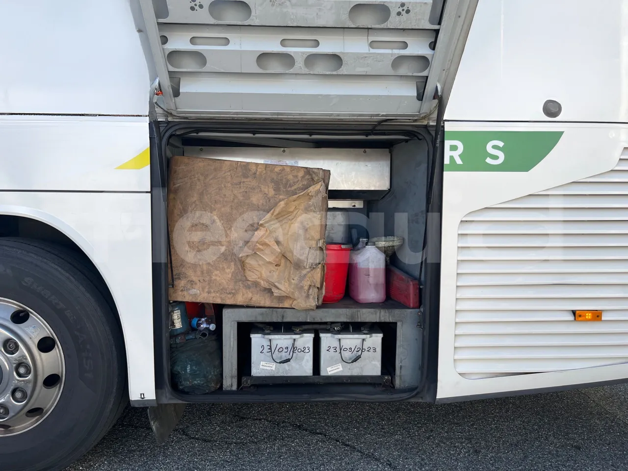 Setra S419 GT-HD/ Euro 5 - 350 Kw - 14.960 Mt - external compartments photo