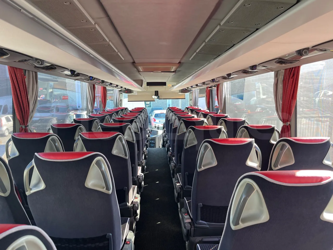 Setra S419 GT-HD/ Euro 5 - 350 Kw - 14.960 Mt - forward view middle aisle