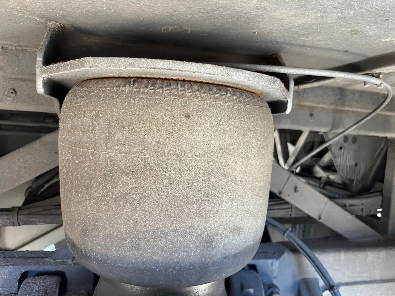 Setra S419 GT-HD/ Euro 5 - 350 Kw - 14.960 Mt - axel 3 shock absorbers 2 left