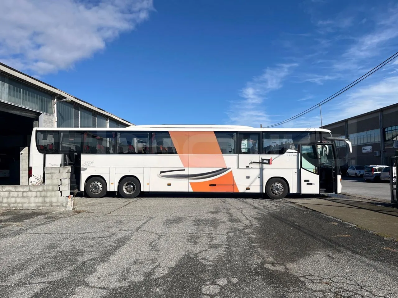 Setra S419 GT-HD/ Euro 5 - 350 Kw - 14.960 Mt - right side doors open