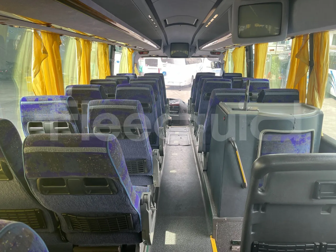 Scania Irizar Century K114EB - Euro3 - 280kW - 12mt - forward view middle aisle