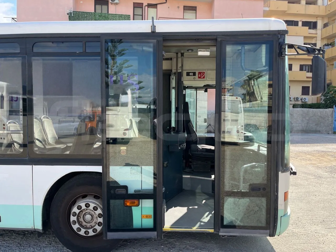 Setra S315 315 NF 457/ Euro 3 -185Kw -12 Mt - front door 1 open