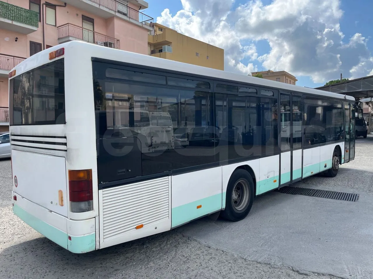 Setra S315 315 NF 457/ Euro 3 -185Kw -12 Mt - 3/4 right rear doors closed