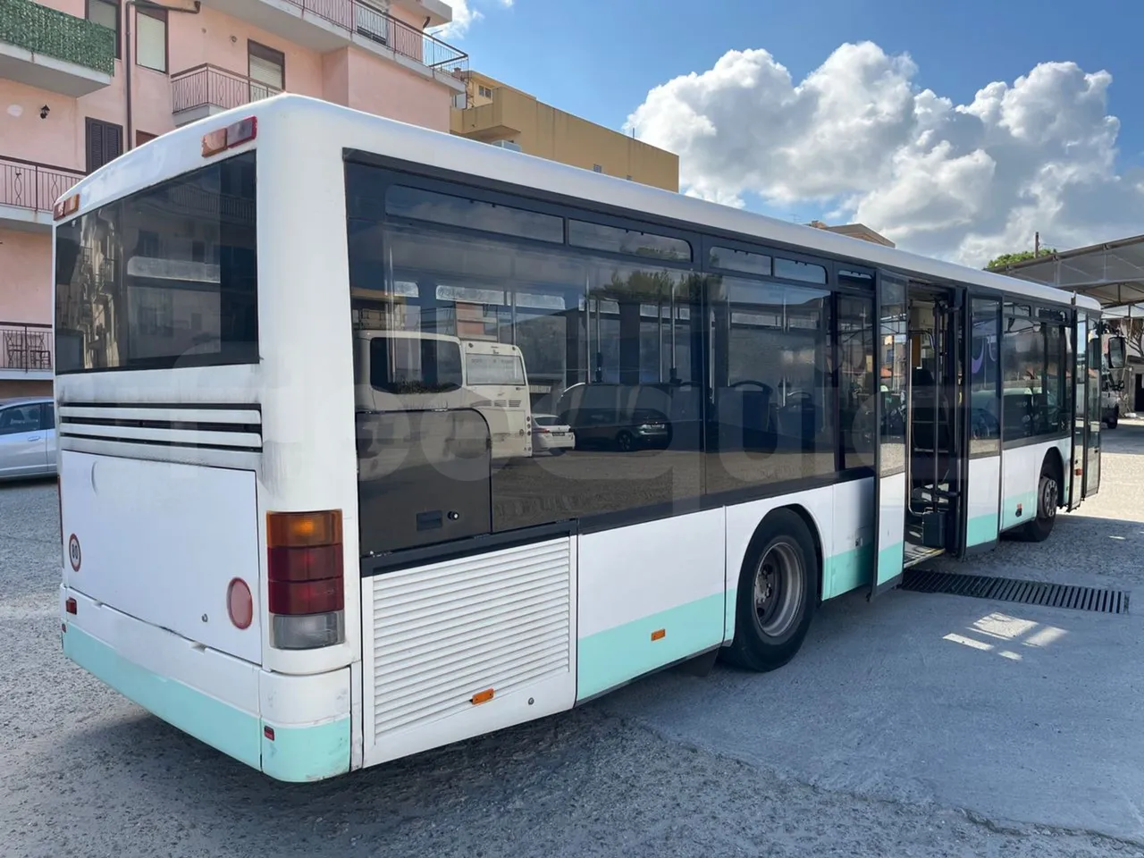 Setra S315 315 NF 457/ Euro 3 -185Kw -12 Mt - 3/4 right rear doors open