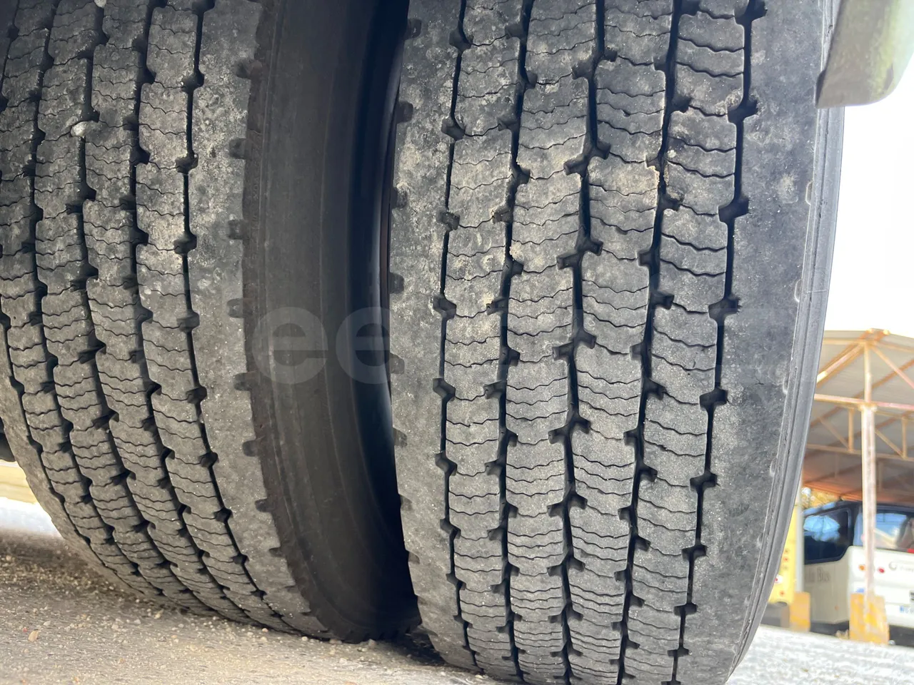 Setra S315 315 NF 457/ Euro 3 -185Kw -12 Mt - tread condition front tires left