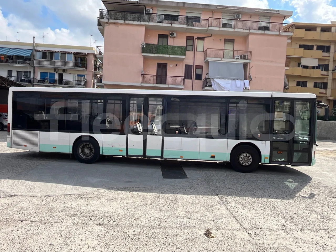 Setra S315 315 NF 457/ Euro 3 -185Kw -12 Mt - right side doors closed
