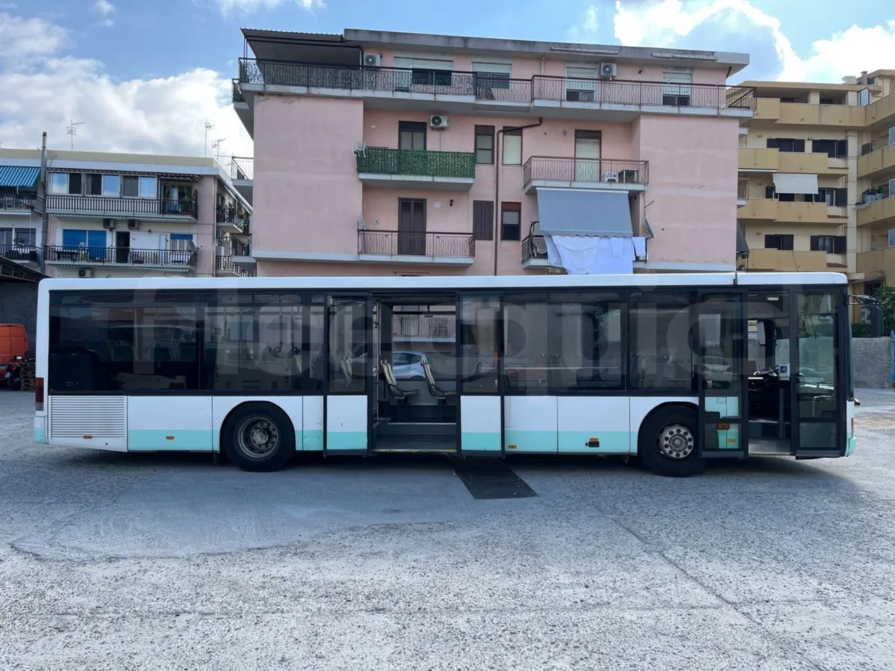Setra S315 315 NF 457/ Euro 3 -185Kw -12 Mt - right side doors open