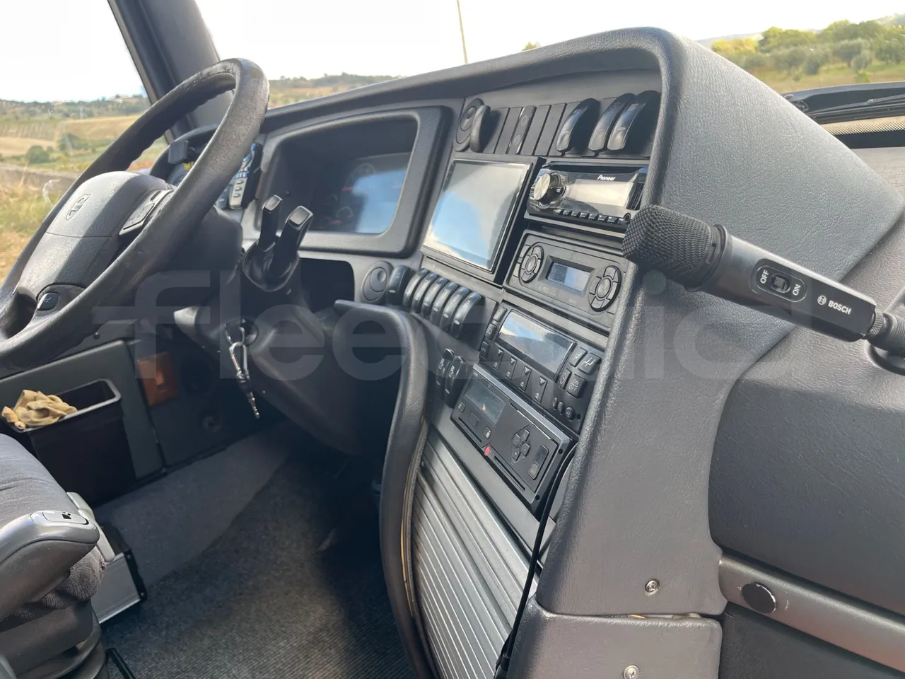 Volvo 9700 4X2 HDH - EUR4 - 309kW - 12.2m - hostes microphone accessories photo