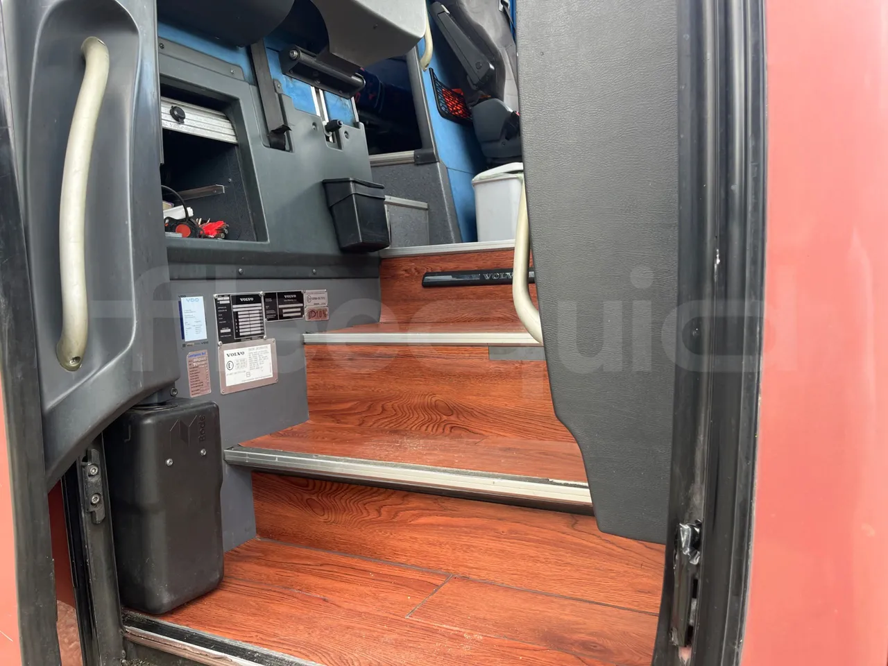Volvo 9700 4X2 HDH - EUR4 - 309kW - 12.2m - door mechanism photo
