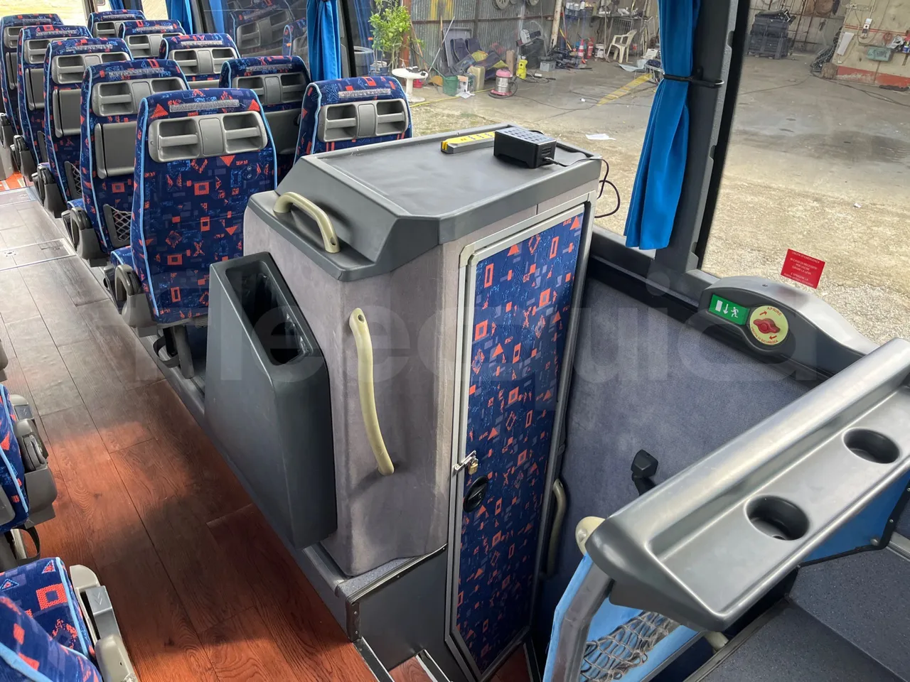 Volvo 9700 4X2 HDH - EUR4 - 309kW - 12.2m - folding seat photo