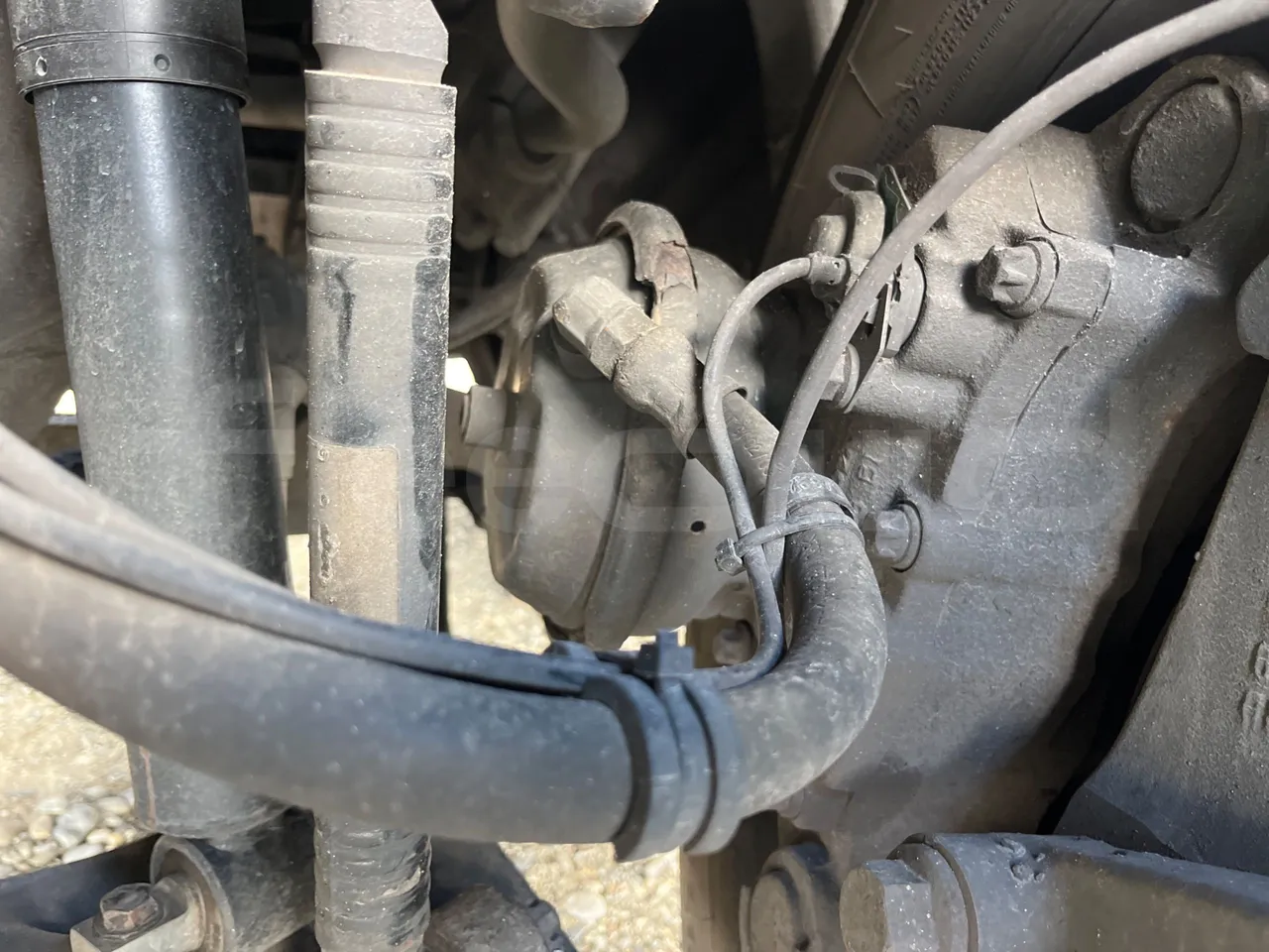 Volvo 9700 4X2 HDH - EUR4 - 309kW - 12.2m - front brake calipers right