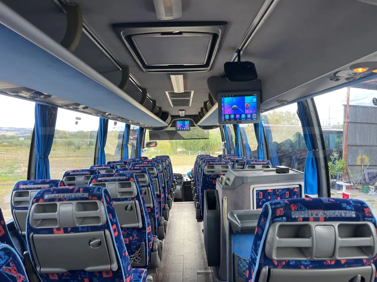 Volvo 9700 4X2 HDH - EUR4 - 309kW - 12.2m - forward view middle aisle