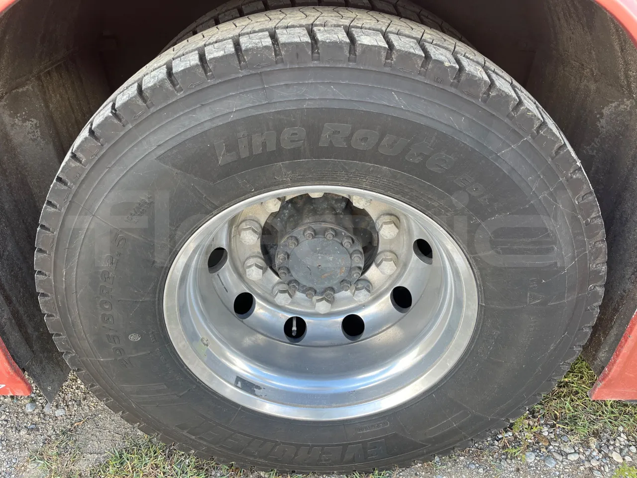 Volvo 9700 4X2 HDH - EUR4 - 309kW - 12.2m - tread condition second axle tires left