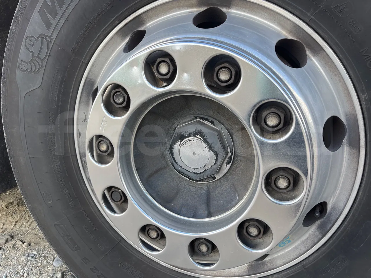 Volvo 9700 4X2 HDH - EUR4 - 309kW - 12.2m - tread condition third axle tires right
