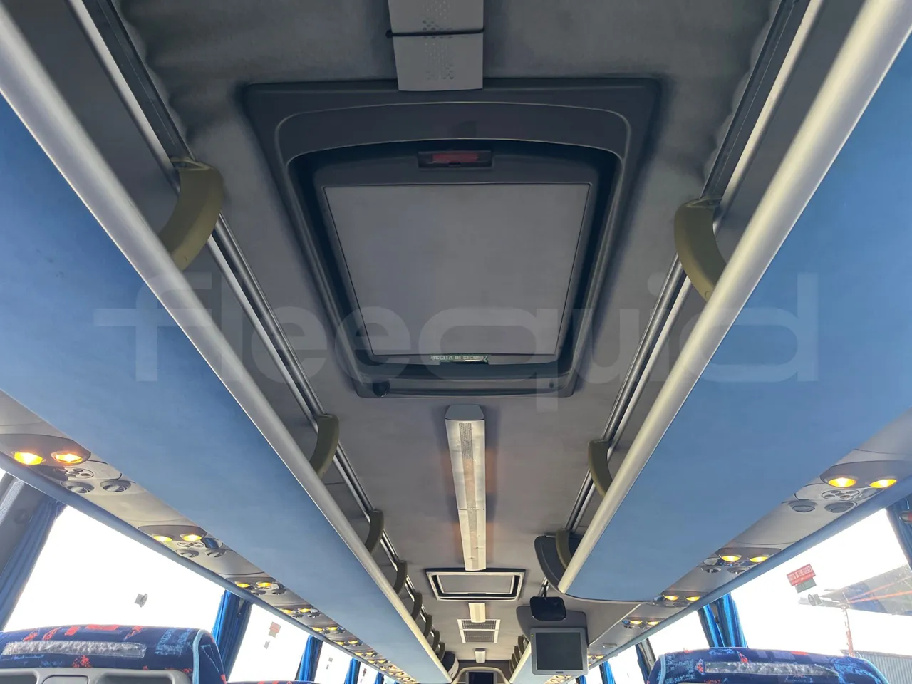 Volvo 9700 4X2 HDH - EUR4 - 309kW - 12.2m - overhead compartments photo