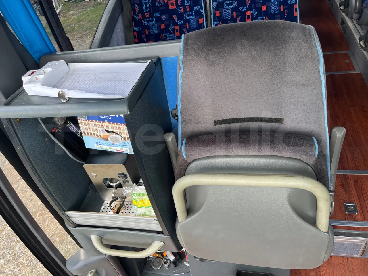 Volvo 9700 4X2 HDH - EUR4 - 309kW - 12.2m - hostess seat photo