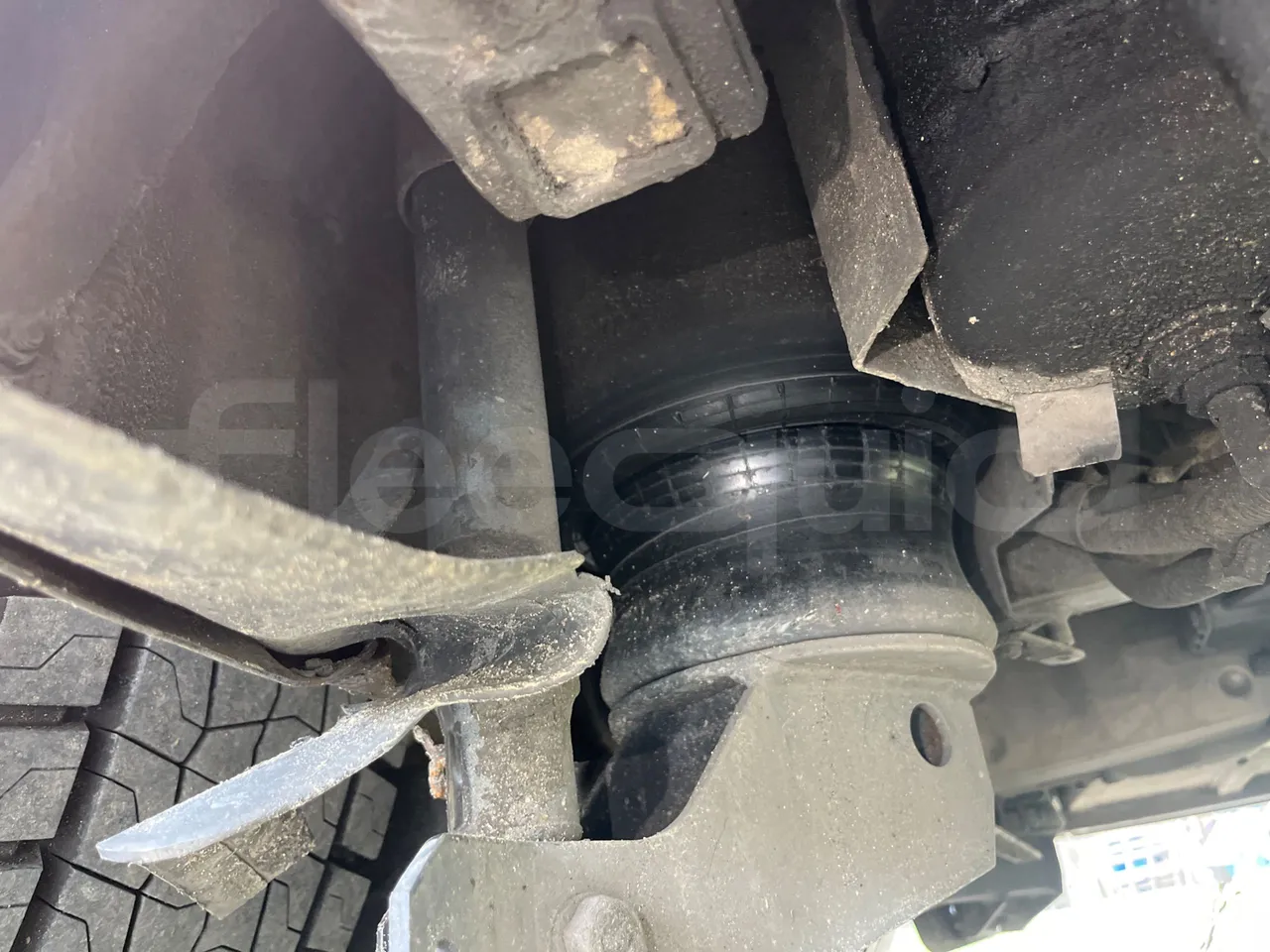 Volvo 9700 4X2 HDH - EUR4 - 309kW - 12.2m - axle 2 shock absorbers 2 left