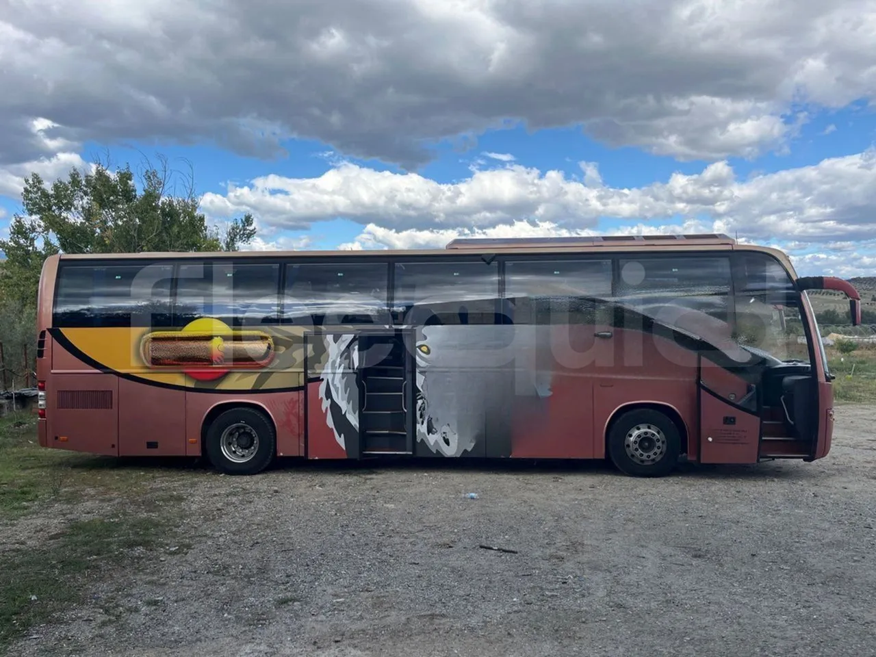 Volvo 9700 4X2 HDH - EUR4 - 309kW - 12.2m - right side doors open