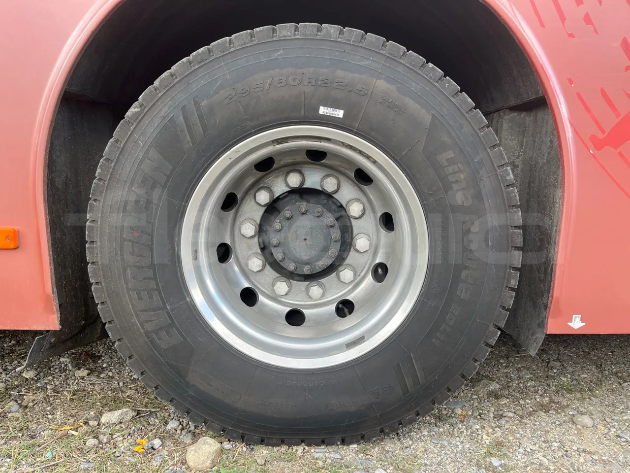 Volvo 9700 4X2 HDH - EUR4 - 309kW - 12.2m - rear left tire photo