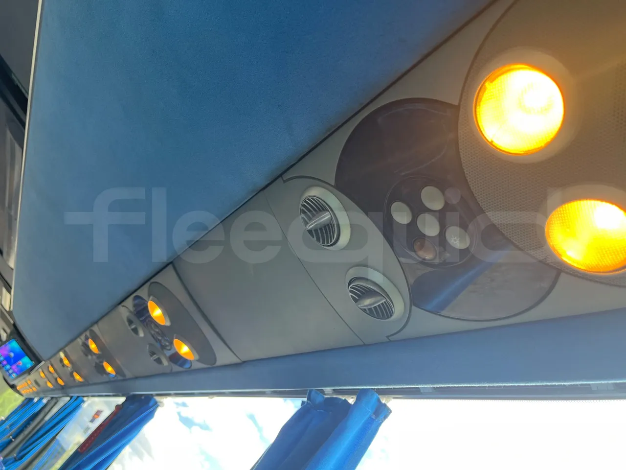 Volvo 9700 4X2 HDH - EUR4 - 309kW - 12.2m - turntable internal (18m)