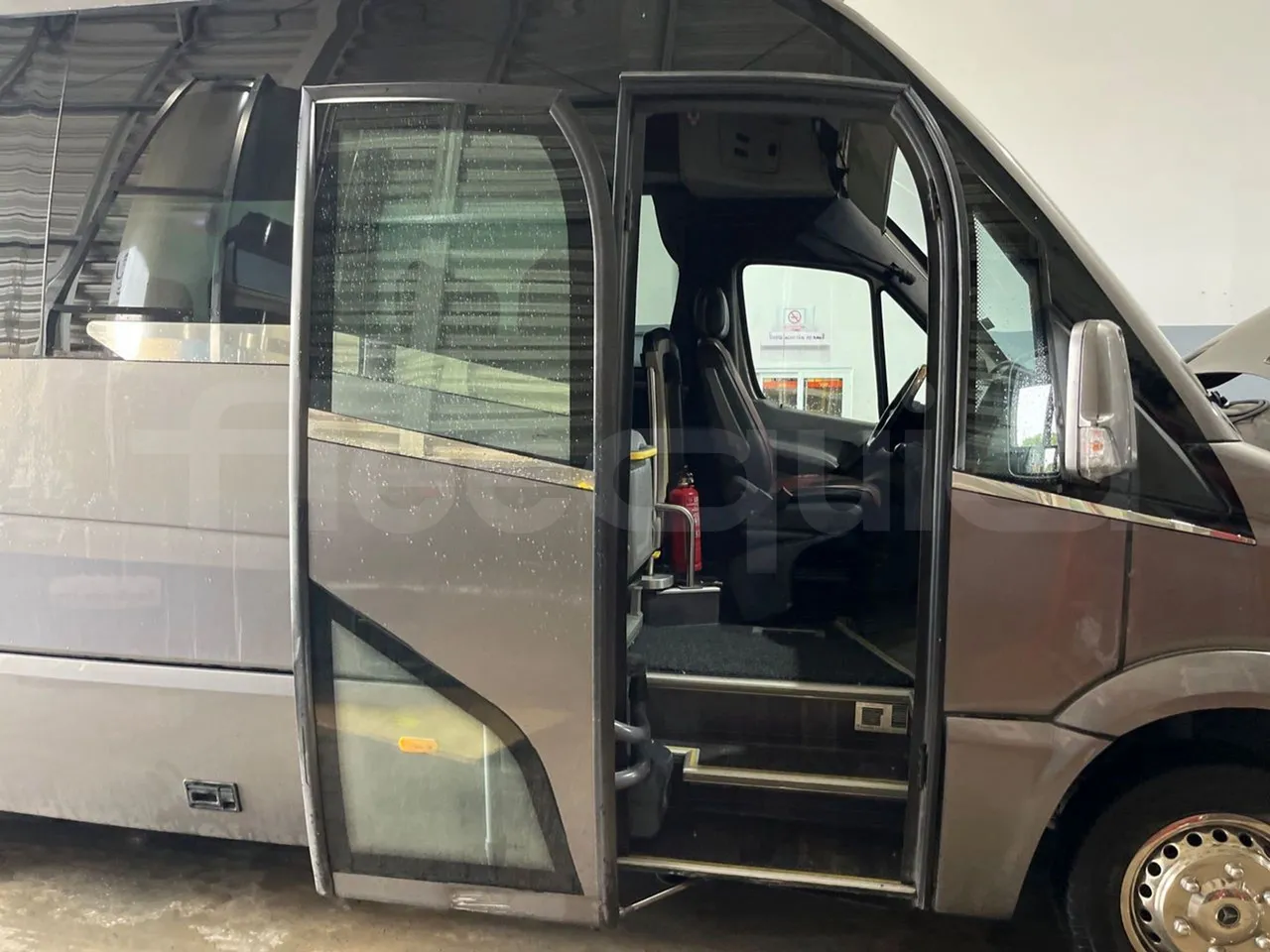 Mercedes-Benz Sprinter   906BA50 - Euro6 - 140kW - 7.700mt - front door 1 open