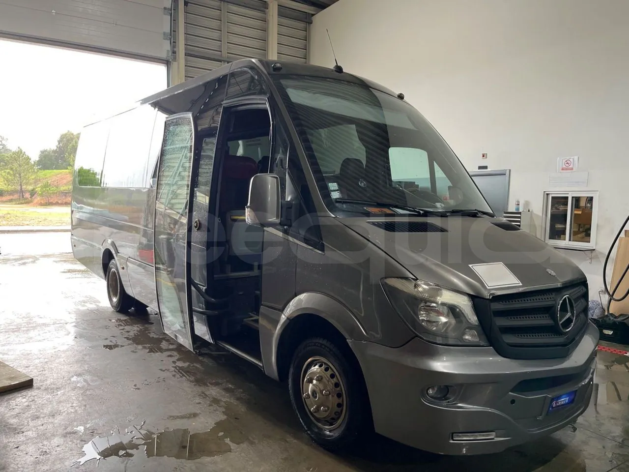 Mercedes-Benz Sprinter   906BA50 - Euro6 - 140kW - 7.700mt - 3/4 right front doors open