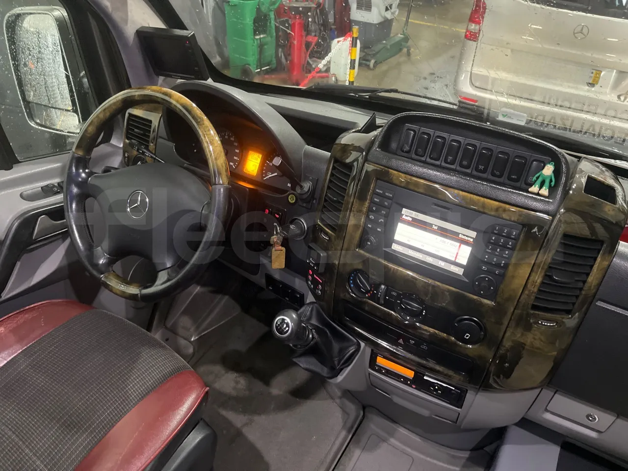 Mercedes-Benz Sprinter   906BA50 - Euro6 - 140kW - 7.700mt - buttons panels on