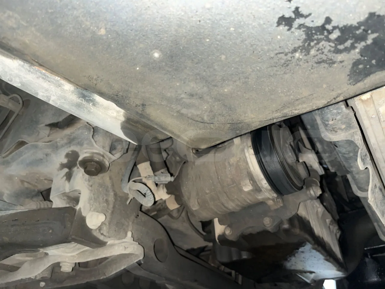 Mercedes-Benz Sprinter   906BA50 - Euro6 - 140kW - 7.700mt - air conditioning compressor