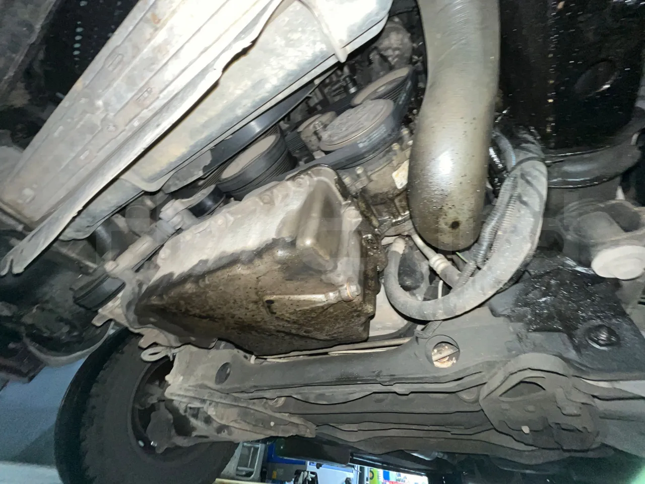 Mercedes-Benz Sprinter   906BA50 - Euro6 - 140kW - 7.700mt - engine without protection