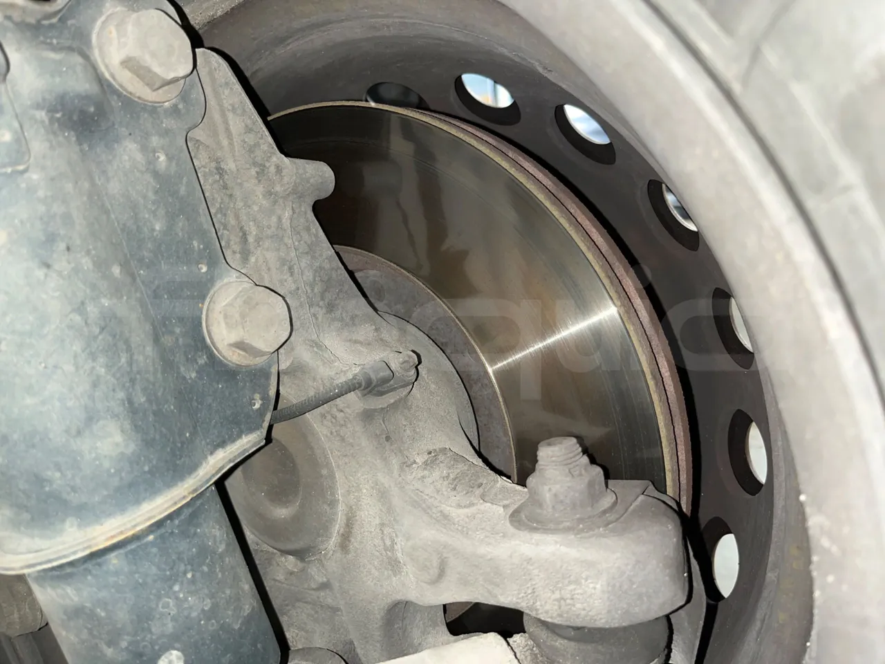 Mercedes-Benz Sprinter   906BA50 - Euro6 - 140kW - 7.700mt - front discs left