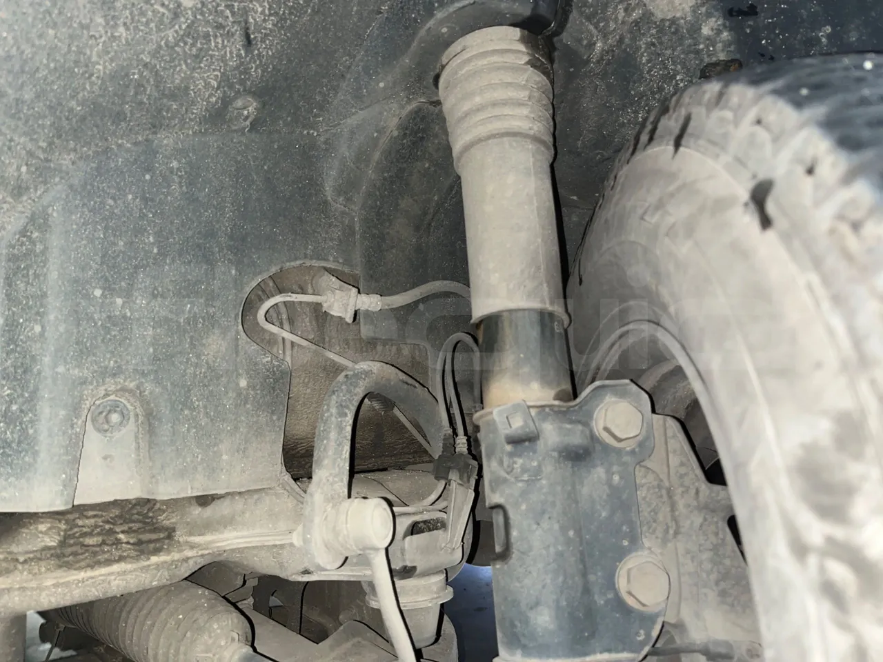 Mercedes-Benz Sprinter   906BA50 - Euro6 - 140kW - 7.700mt - front shock absorbers left