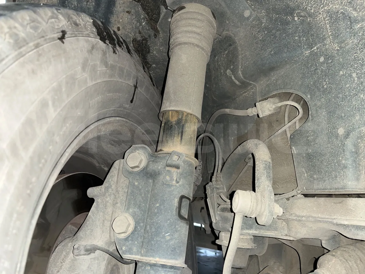 Mercedes-Benz Sprinter   906BA50 - Euro6 - 140kW - 7.700mt - front shock absorbers right