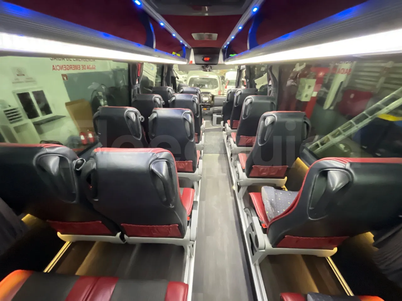 Mercedes-Benz Sprinter   906BA50 - Euro6 - 140kW - 7.700mt - forward view all seats last row height