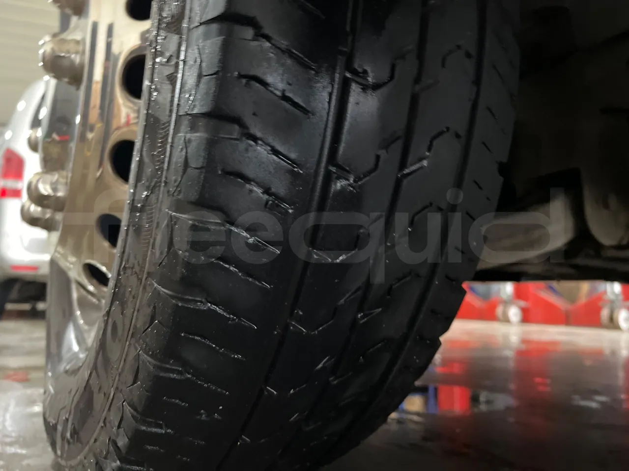 Mercedes-Benz Sprinter   906BA50 - Euro6 - 140kW - 7.700mt - tread condition front tires right
