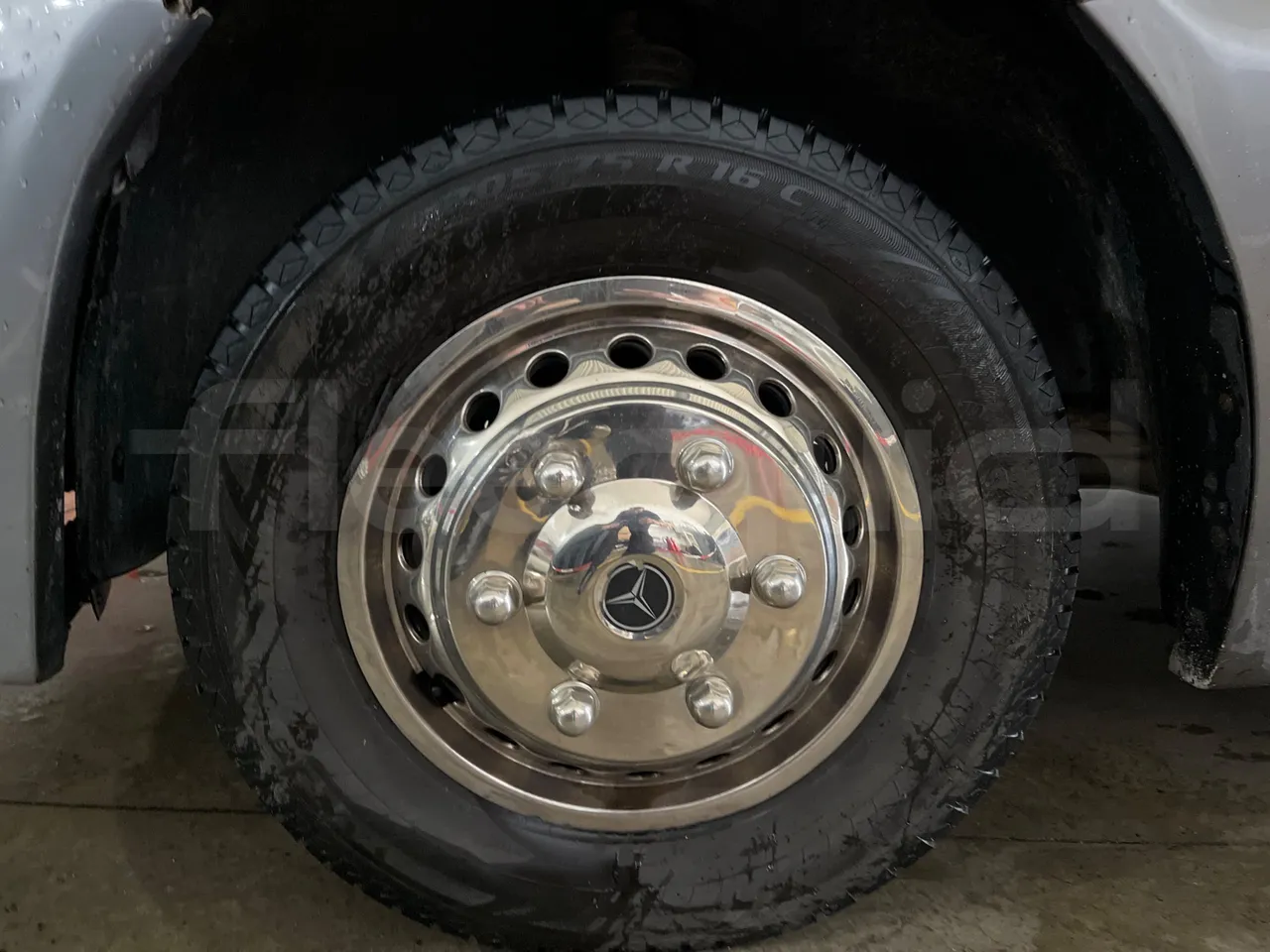 Mercedes-Benz Sprinter   906BA50 - Euro6 - 140kW - 7.700mt - front left tire measurements