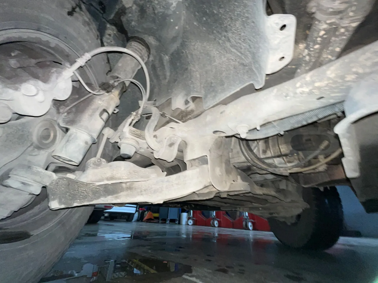 Mercedes-Benz Sprinter   906BA50 - Euro6 - 140kW - 7.700mt - front axle left side