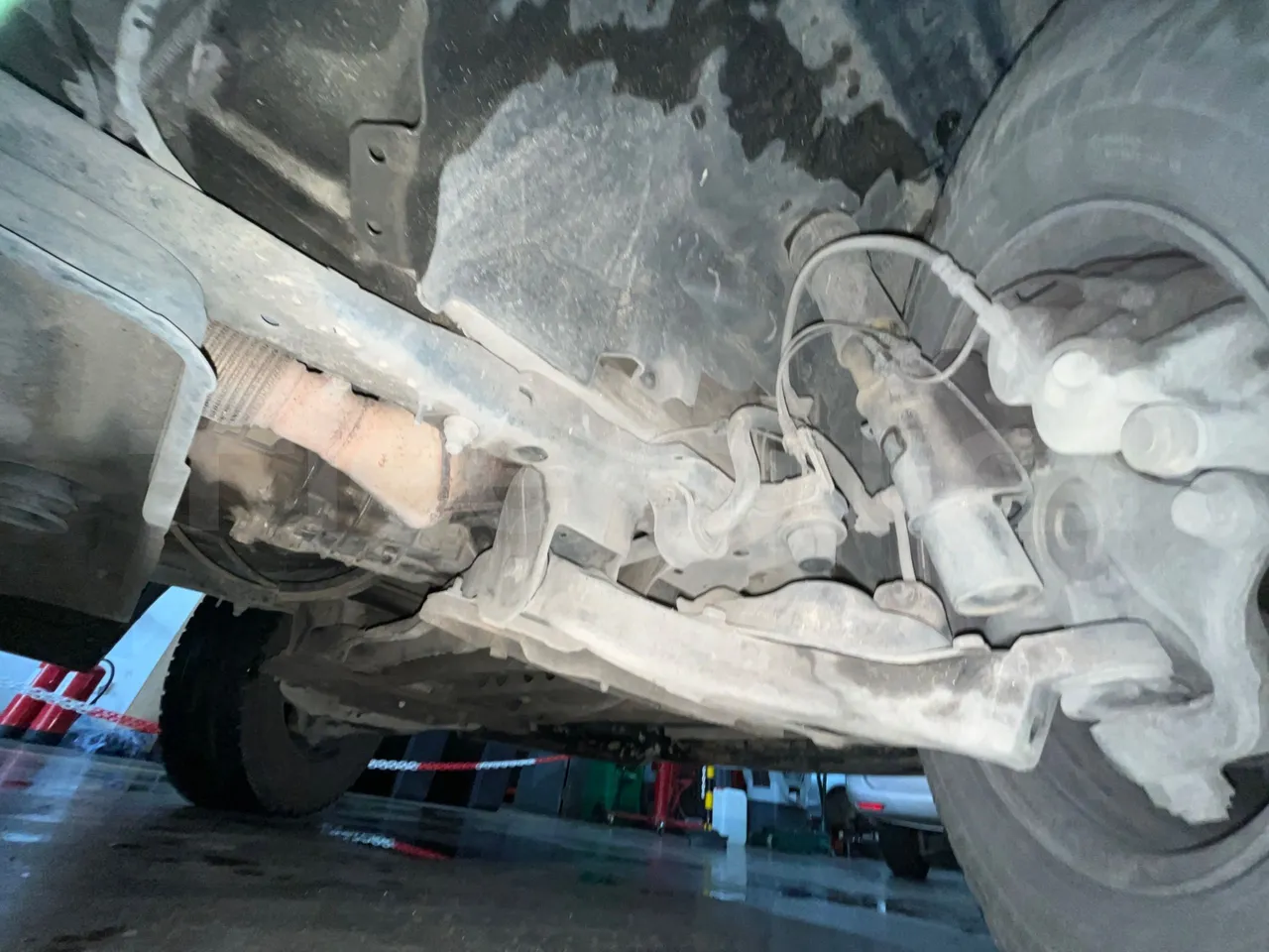 Mercedes-Benz Sprinter   906BA50 - Euro6 - 140kW - 7.700mt - front axle right side