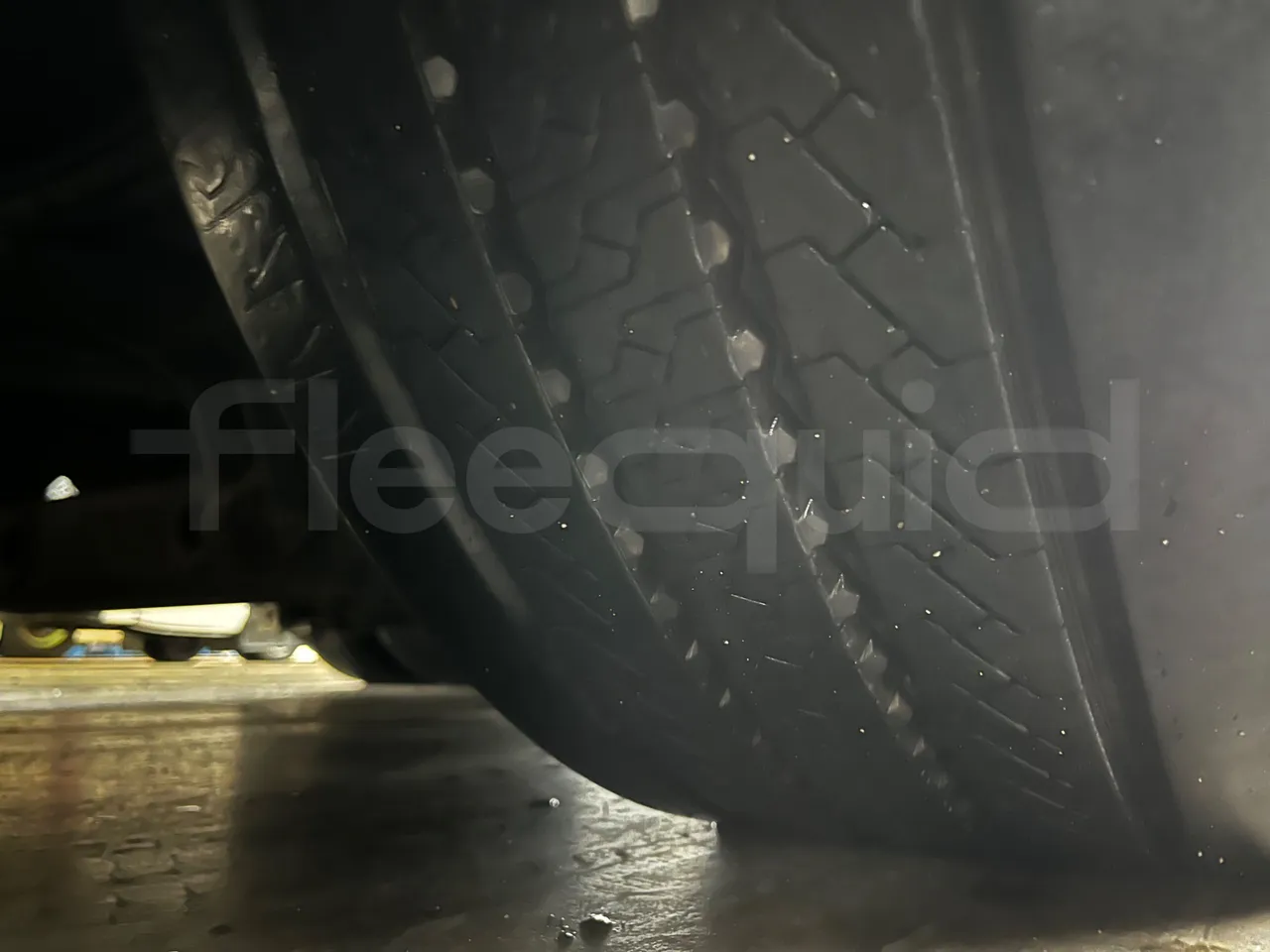 Man A39 A39 -EUR5-235kW -13.730m - tread condition front tires right
