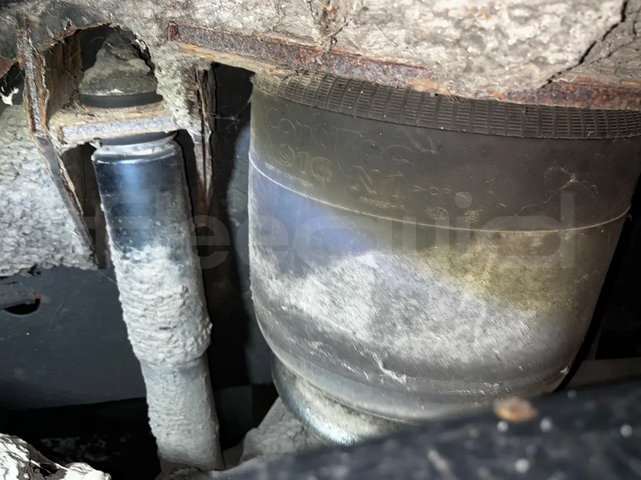 Man A39 A39 -EUR5-235kW -13.730m - axel 3 shock absorbers 1 left