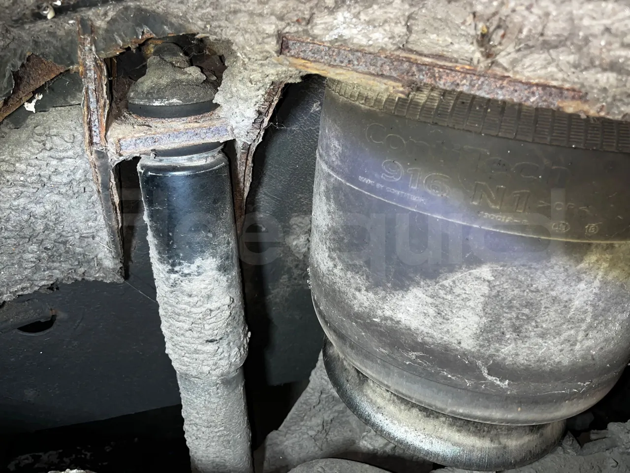 Man A39 A39 -EUR5-235kW -13.730m - axel 3 shock absorbers 1 right