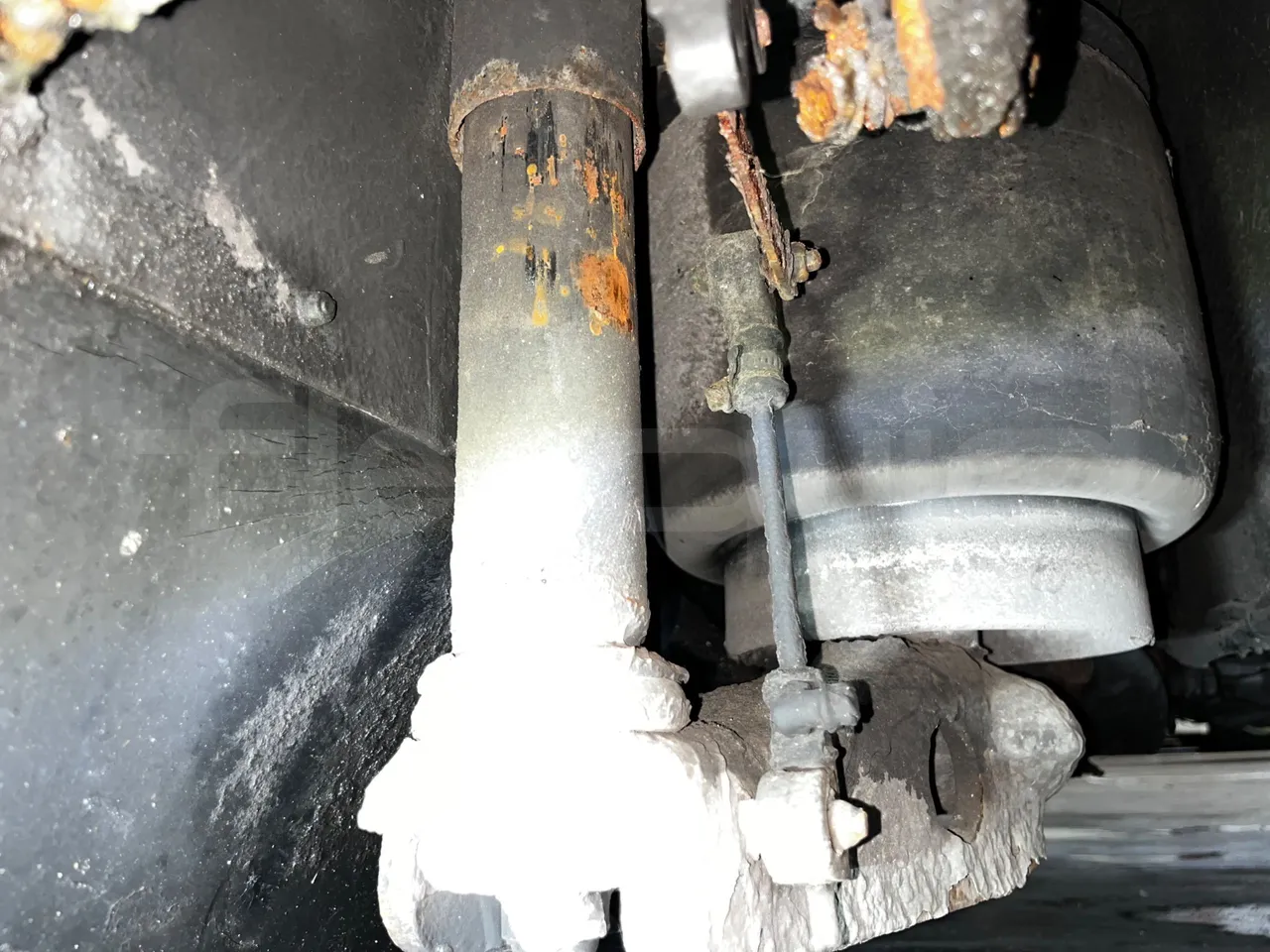 Man A39 A39 -EUR5-235kW -13.730m - axel 3 shock absorbers 2 right