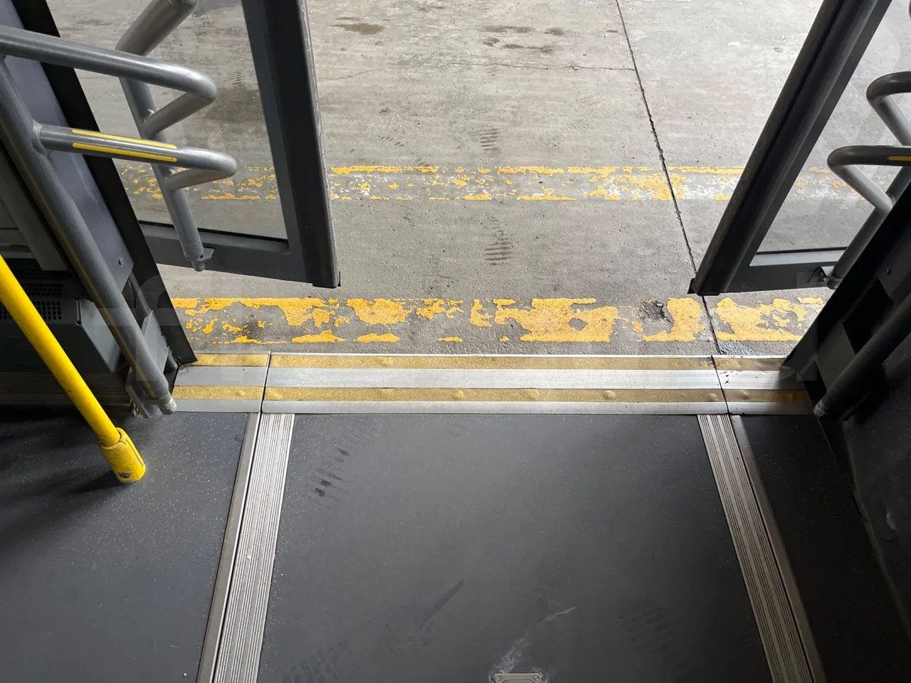 Mercedes-Benz Citaro O530 - Euro5 - 205kW - 12mt - door mechanism photo